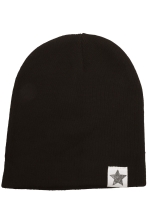 Barnmössa med vävd etikett